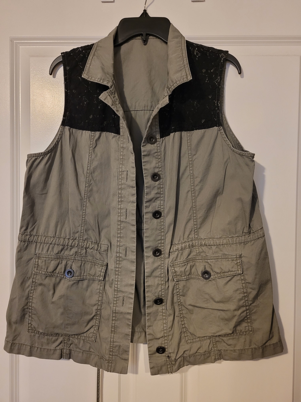 Maurices Women's Sleeveless Vest with Black Lace Trim - XL